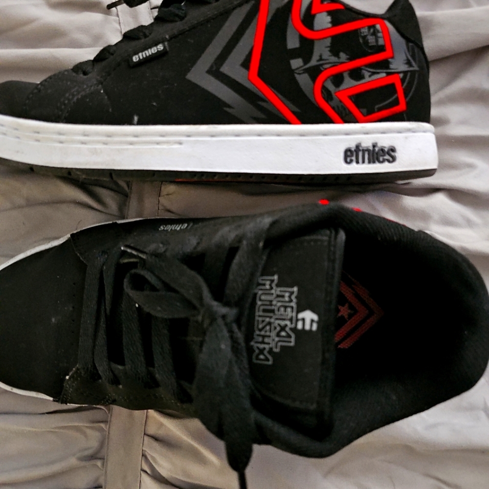 WOMEN'S METAL MULISHA SNEAKERS